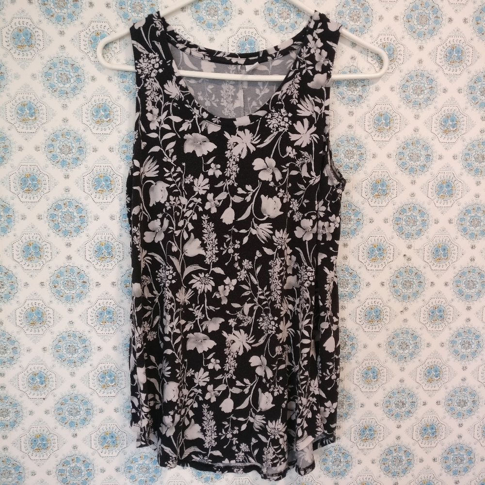 Old Navy Luxe Floral Tank size Small